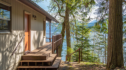 Glacier Park Lakefront Cabin